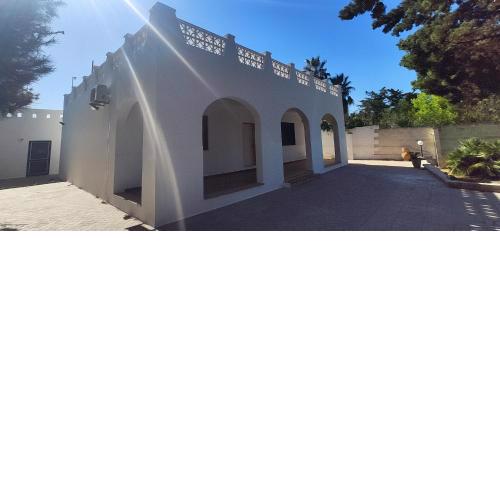 Seaside Villa with Hot Tub, 5mins walk from the sea