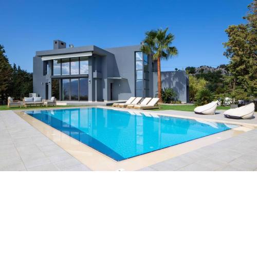 SeaSilia Luxury Villa, Heated Pool