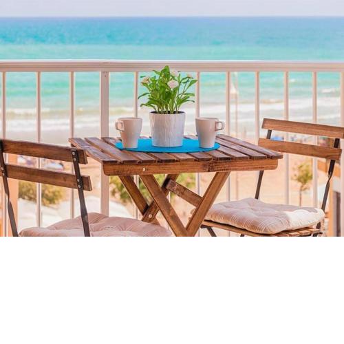 Seaview modern beach apartment
