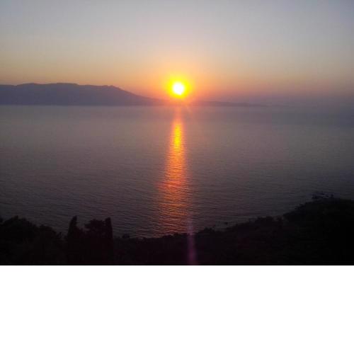 Seaview Studio 3 pers panoramic seaview in beautiful setting west from Chania