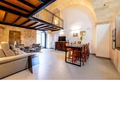Second Falcon Apartment