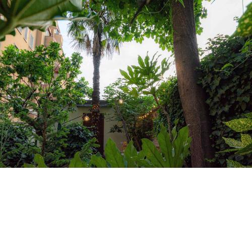Secret garden in the heart of Isola