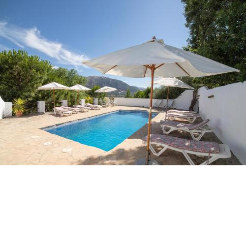 Secret garden rock pool retreat