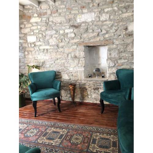 Şehir merkezinde bir nefes taş evi