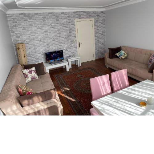 Şehir ve orman manzaralı daire