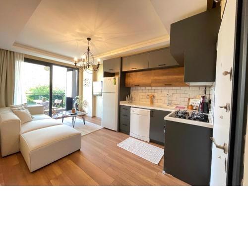 Şehirin minimalist şık ve denize yakın evi.