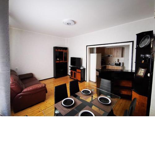 Serdika station, bright and cozy apartment