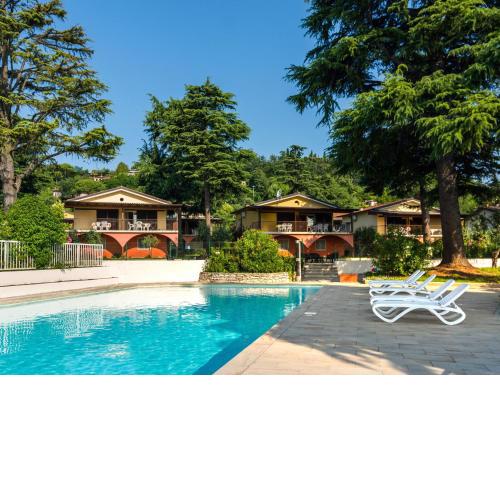 Serene Apartment in Manerba del Garda with Pool
