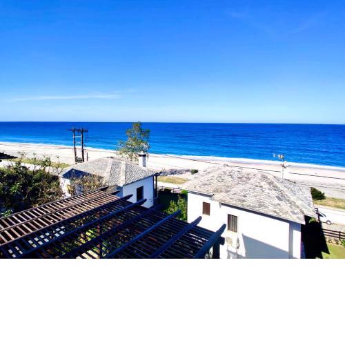 Serene beach house - At Horefto Beach