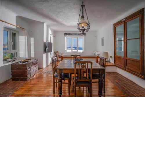Serenity - Traditional house with stunning sea view
