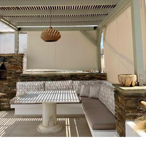 Serenity living with mountain view (Platia, Tinos)