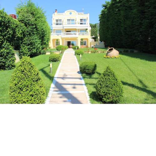 Shemesh Gardens House