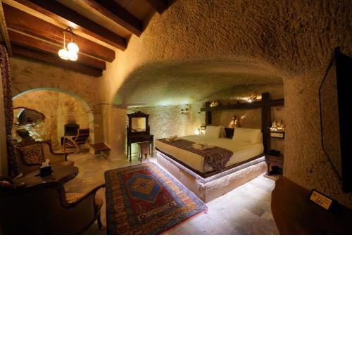 Shoestring Cave House
