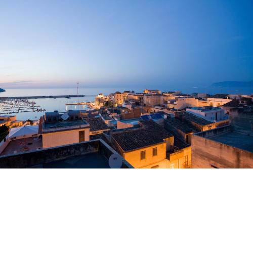 Sicilia Ovest - Domus Mariae Charming Apartments with Balcony