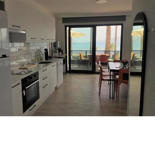 Side to Beach Cozy 1+1 With a Wide Open Beach View