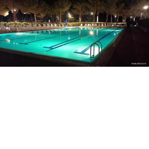 Signora Ruth - Aprilia Residence