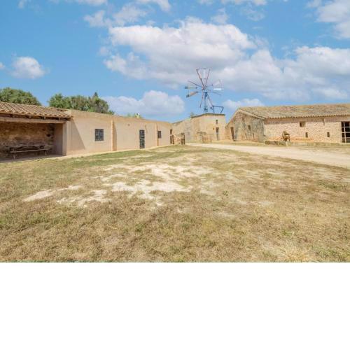 Simple house in super location with private access to the most beautiful beach