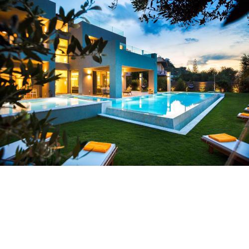 Sissy Luxury Villa Chania, Heated pool