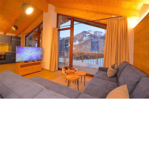 Ski-in / Ski-out Chalet Maiskogel 17c by Alpen Apartments
