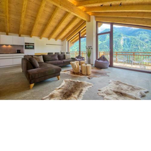 Ski-in / Ski-out Chalet Maiskogel "Bergli" by Alpen Apartments