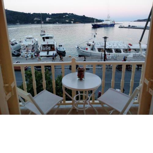 Skiathos city views studios-apartments