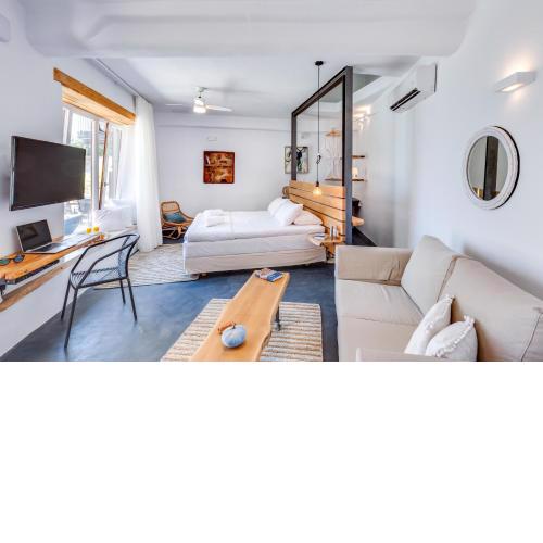 Skiff - Transformed Suite on the Water’s Edge