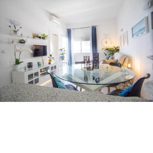 Skol 438 Super One-bedroom Apartment with Sea Views