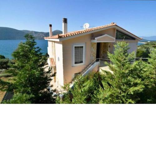 Skorponeria beachfront house