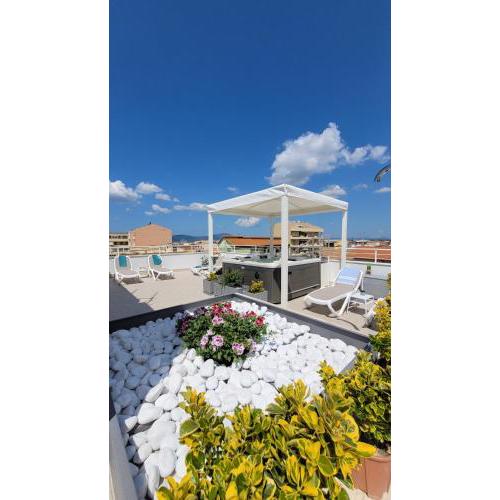 Skyfive Water Apartment