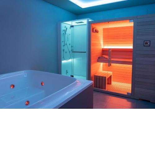 Skyline Rooms & Suites