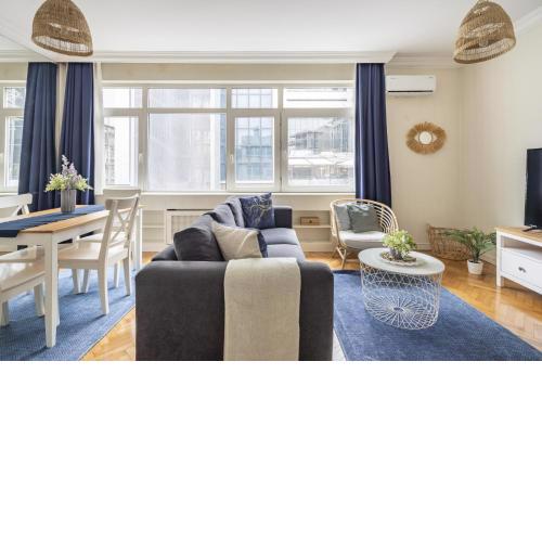 Sleek Flat with Great Location in Tesvikiye