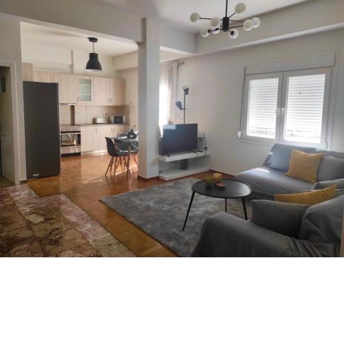 Sleek & Sunny Athenian Penthouse 5min from metro