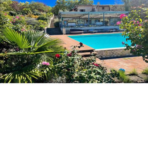 Slps 4 - 12 mins walk to Spoleto central train station 6 Fantastic apts