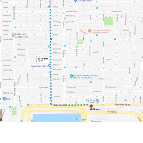 Small apartment 10 min (walk) from Piraeus port