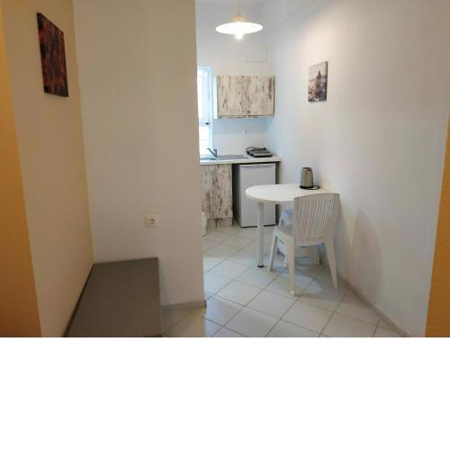 Small Apartment For 3 Pers 70meters From The Beach
