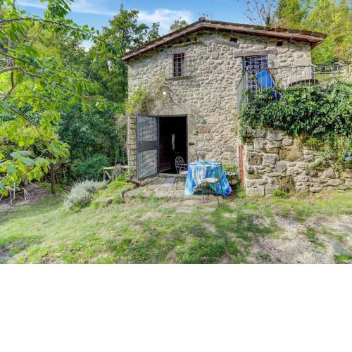 Small cottage with a 17th century hydraulic mill