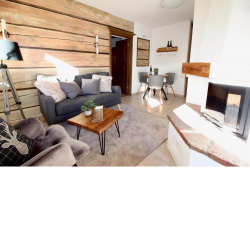 Small & Cozy 2 Bedroom City Apartment