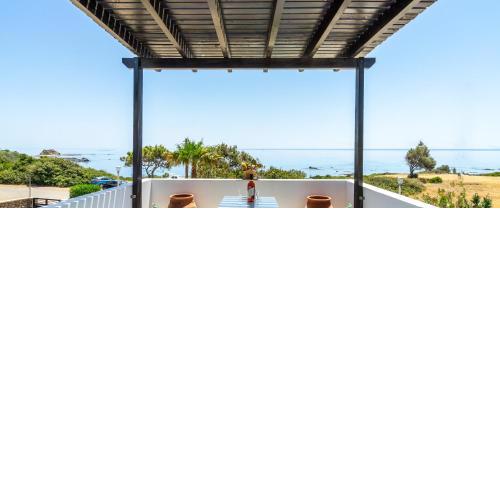 Smaragdi Beachfront Villa