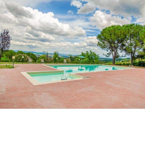 Snug Apartment in Gambassi Terme Fi with Tennis Court