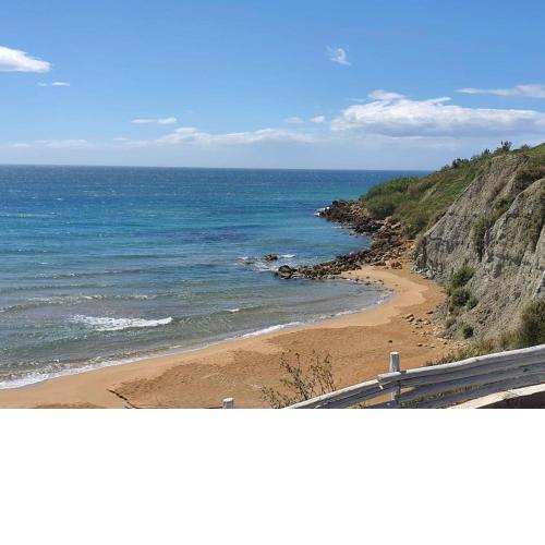 Snug apartment in Isola Capo Rizzuto with garden