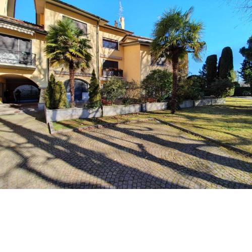 Snug apartment in Lesa with balcony