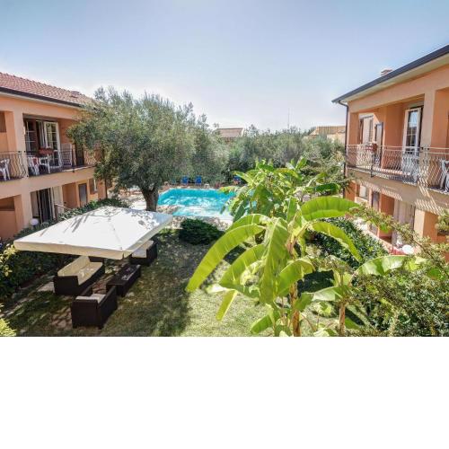 Snug apartment in Marina di Camerota with pool