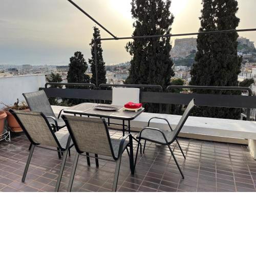 So Athens - Luminous duplex apt in Plaka, Acropolis views