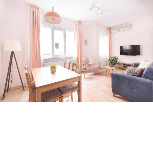 Soft modern inspiring flat in the center of Moda