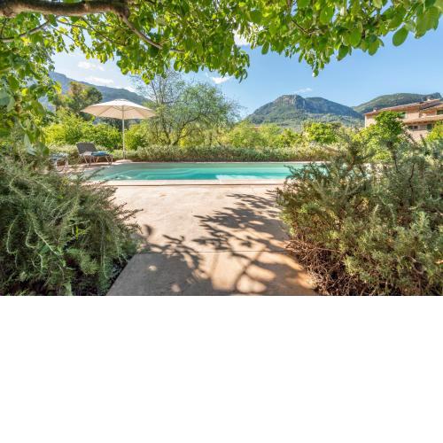 Sóller house close to the center, large flat orchard and pool.
