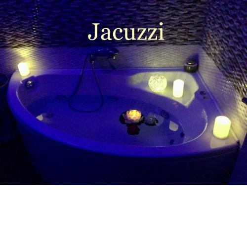 Sonias Central Jacuzzi Apartment