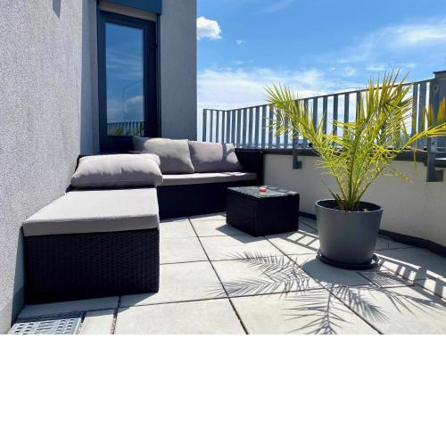 Sonnenwohnen Penthouse direkt bei U-Bahn und Therme Wien mit Top Anbindung ins Zentrum