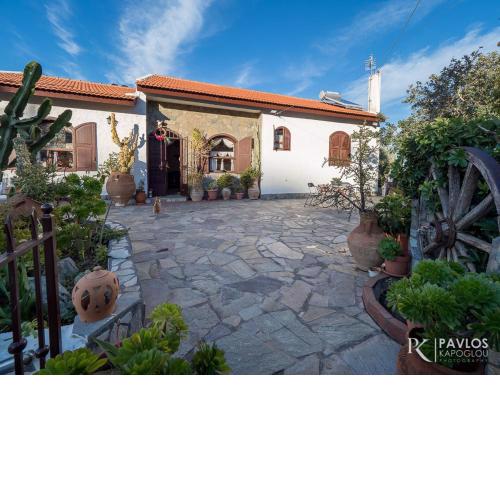 Sopasinas Cottage