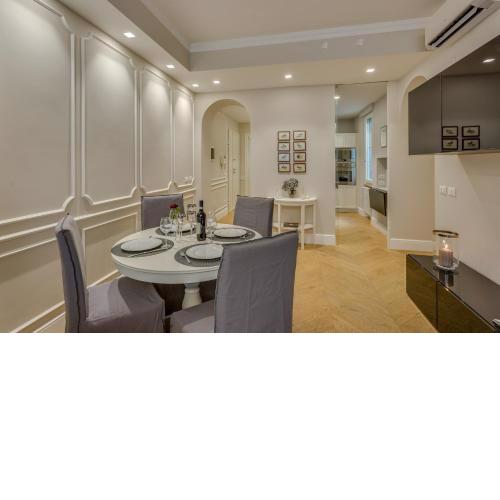 SOPHISTICATED HOME WITH A COMMUNAL TOP TERRACE