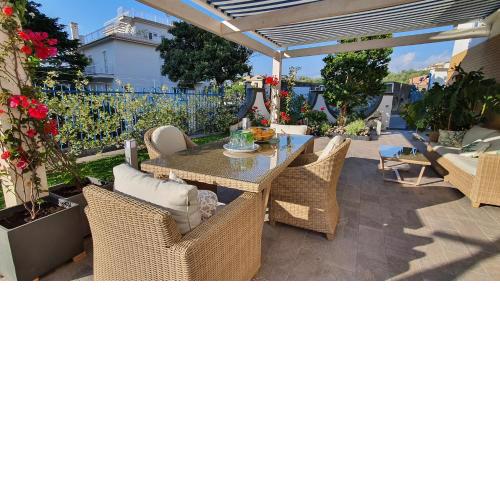Sorrento Garden Room